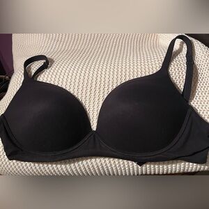 Victoria’s Secret black wireless bra 34DDD